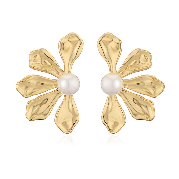 French Retro Copper Inlaid Pearl Flower Petals Stud Earrings Niche Exaggerated C- Shaped Ring Conch Earrings Wholesale