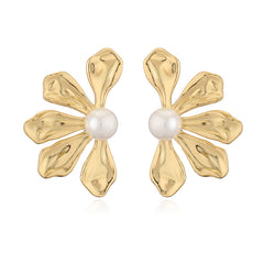 French Retro Copper Inlaid Pearl Flower Petals Stud Earrings Niche Exaggerated C- Shaped Ring Conch Earrings  Wholesale
