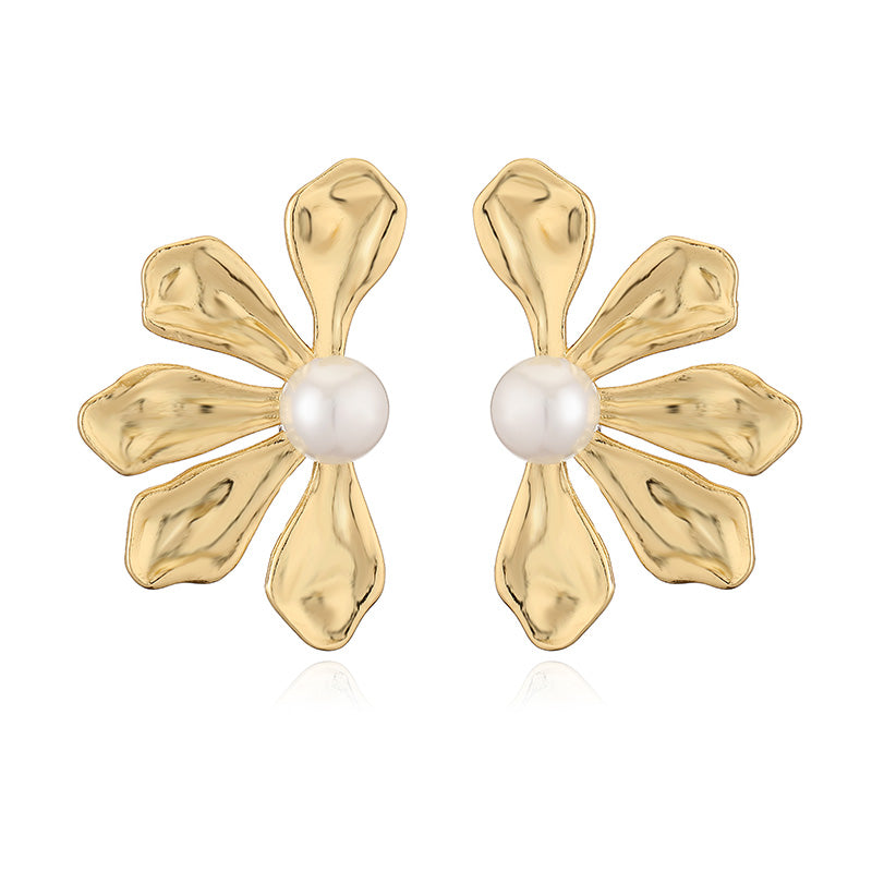 French Retro Copper Inlaid Pearl Flower Petals Stud Earrings Niche Exaggerated C- Shaped Ring Conch Earrings  Wholesale